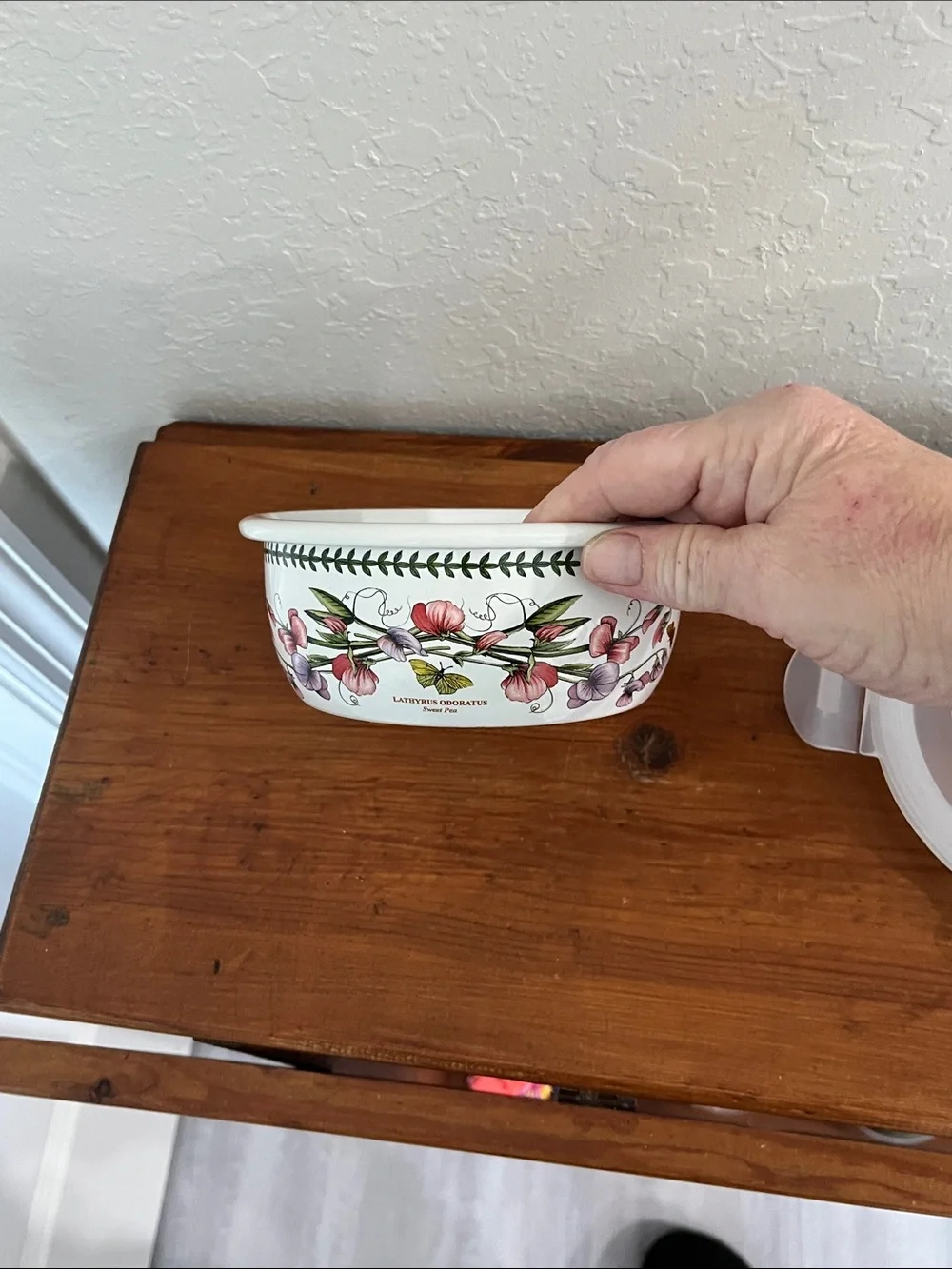 Portmeirion Botanic Garden White Ceramic Sweet Pea storage bowl with snap lid